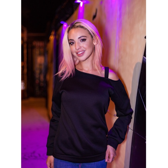 Cut out Shoulder sweater - Picture 1 of 3